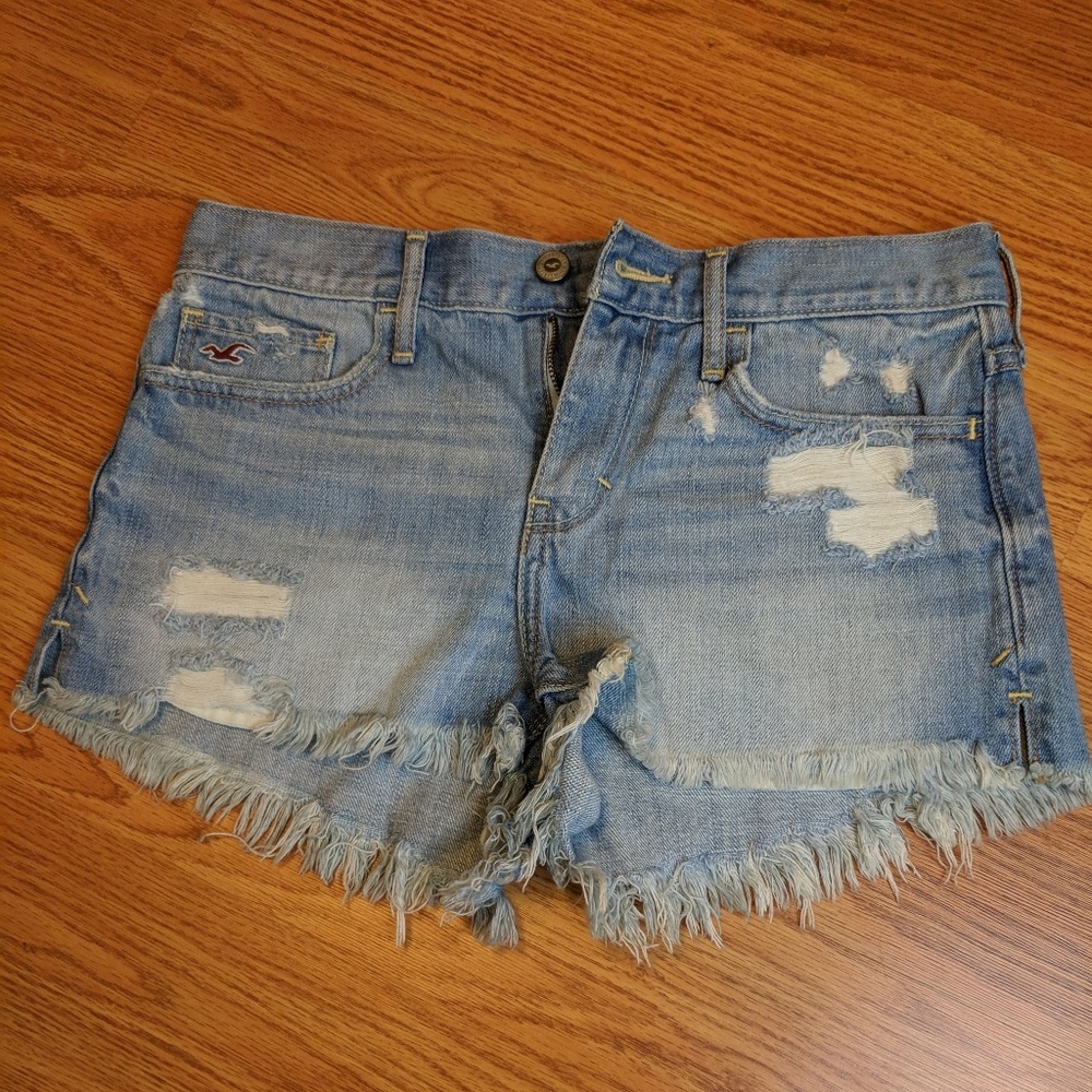 Like New Hollister Ripped Shorts Size 3